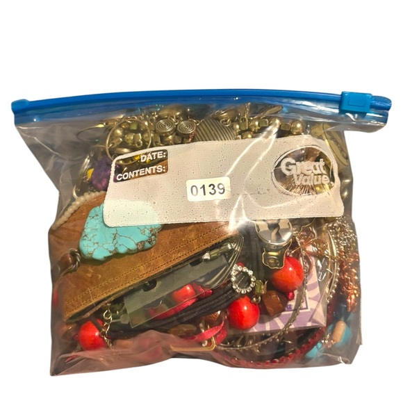 Mystery Jewelry Grab Bag Surprise 2 LB Vintage Costume Modern Pieces Bag #0139 - Picture 2 of 8